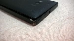 Lumia 930 survives the impact after being dropped on the highway at 100 Km/h (62 miles per hour)