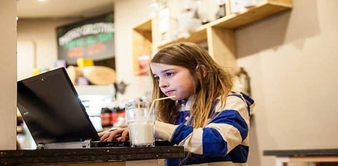 7 Year Old Girl Hacks Public Wi-Fi Network in 11 Minutes