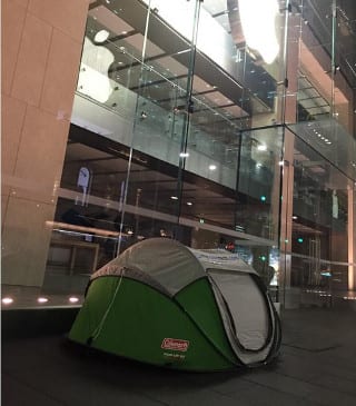 Day before launch Fan camps out side Apple Store to lay his hands on iPhone 6s - 93