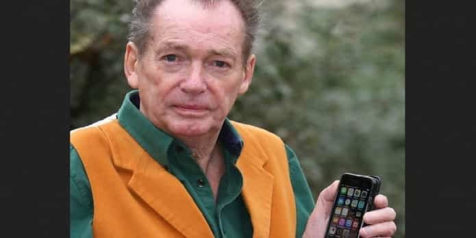 Apple to pay $3,000 in damages for erasing loving memories and contacts of this old man