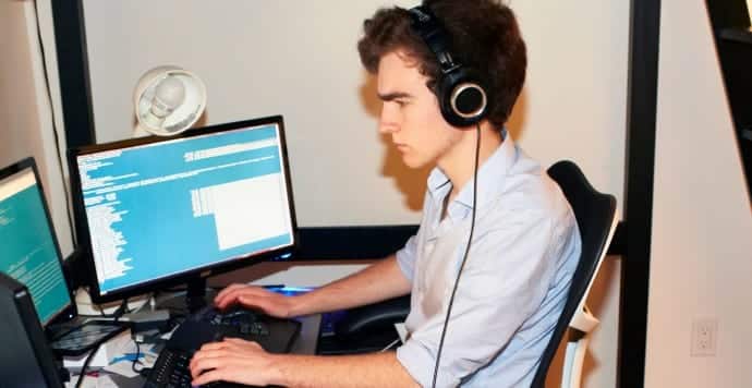 This 18-year-old left his job at 'Yo' to spread the joy of programming