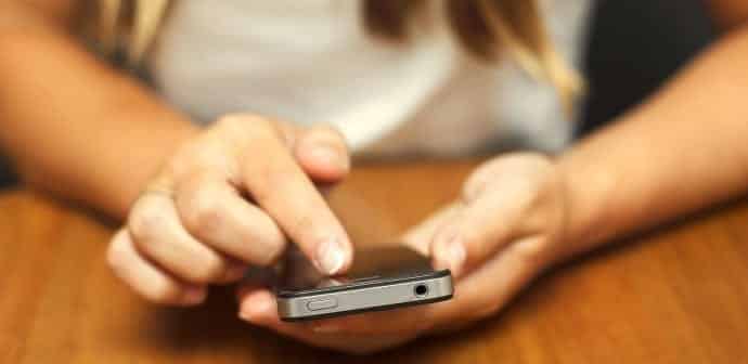 Excessive smartphone use can make children cross-eyed: Study