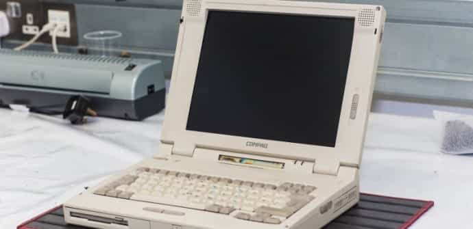 McLaren F1 supercar cannot run without a 20-year-old Compaq laptop