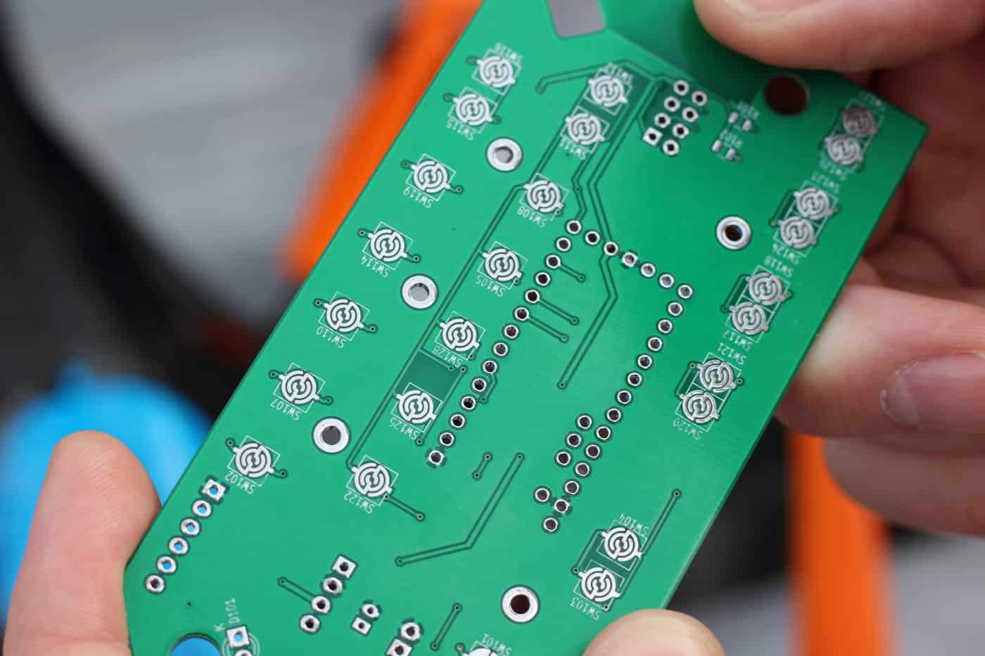 Nintendo Power Glove is used to function a quadcopter TechWorm - 56