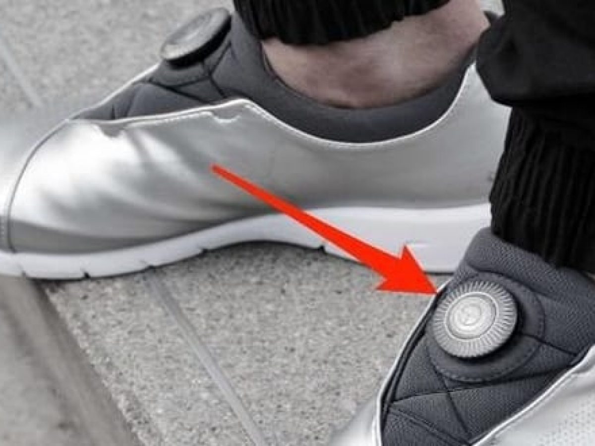 laceless running sneakers