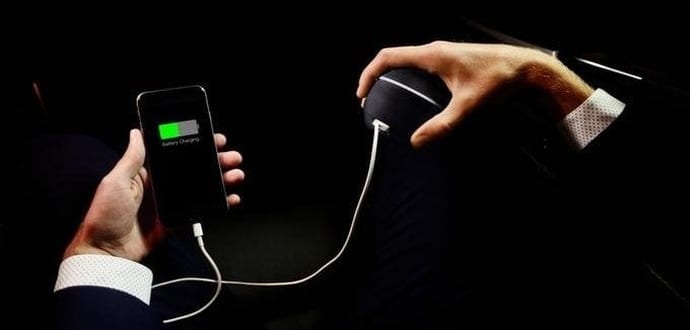 Teenager invents phone charger which produces energy from the human body