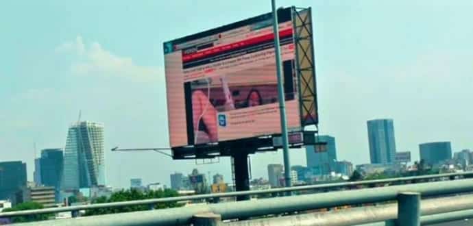 Someone hacked a giant electronic Billboard in Mexico City to show Xvideos clips