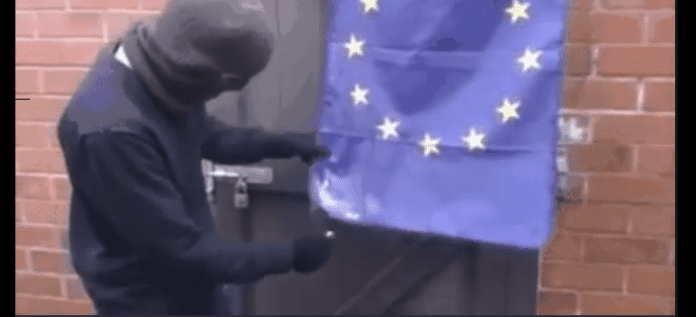Man burn EU flag