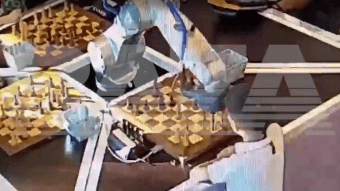 robot breaks child finger
